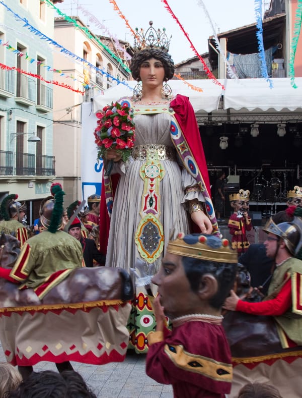 Olot. Maria Geli i Pilar Planaguma . Arxiu Imatges PTCBG