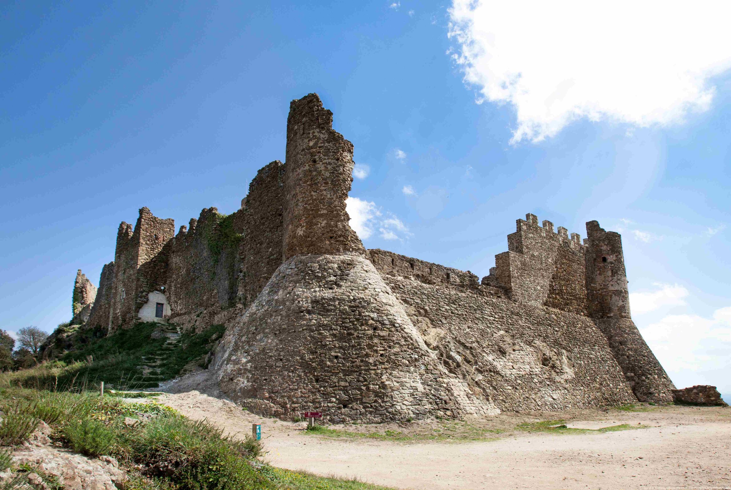 Castell de Montsoriu Arbucies. Maria Geli Pilar Planaguma. Arxiu Imatges PTCBG scaled