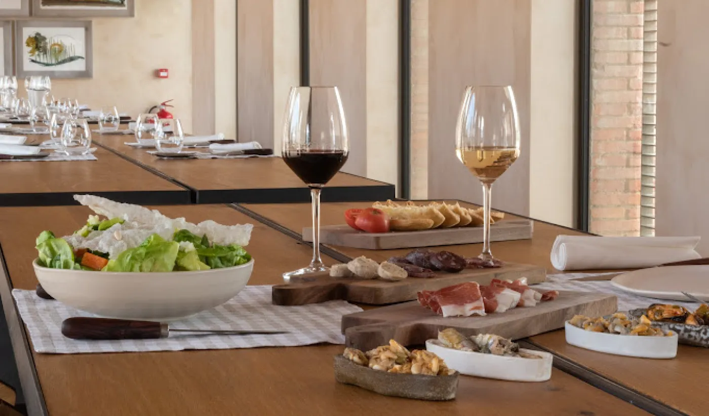 Un Viatge Sensorial_ Gastronomia i Vins a Perelada. Peralada. Carr